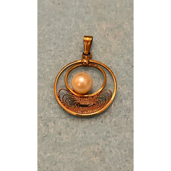 🎉HP🎉 Vintage Gold Filled Round Filligree Pendant with Pearl - Picture 5 of 7